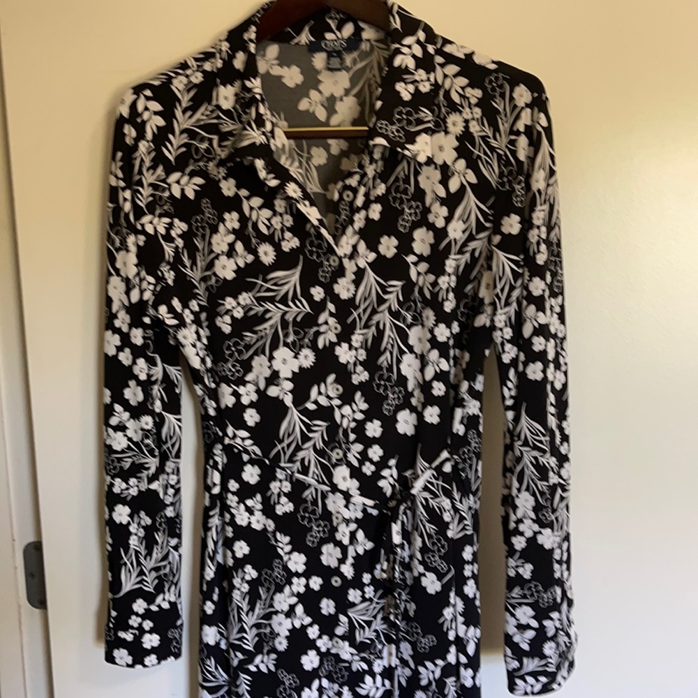 Long sleeve back and white floral dress